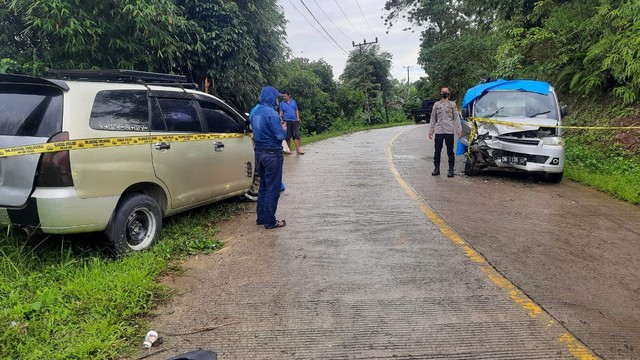 Kecelakaan lalu lintas terjadi di jalur Mamuju-Mamasa. Foto: Dok. Istimewa