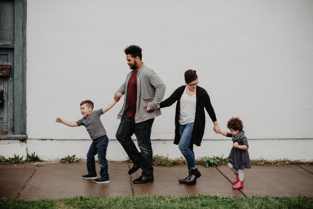 Orang tua dan anak-anaknya, Sumber: Pexels