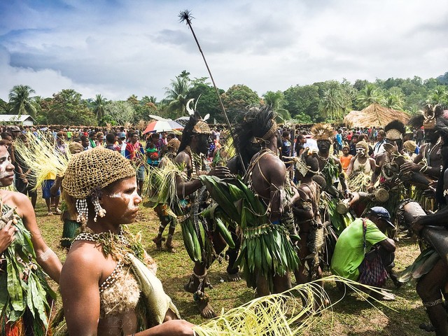 Jenis-Jenis Pakaian Adat Papua, Ciri Khas, Dan Keunikannya | Kumparan.com