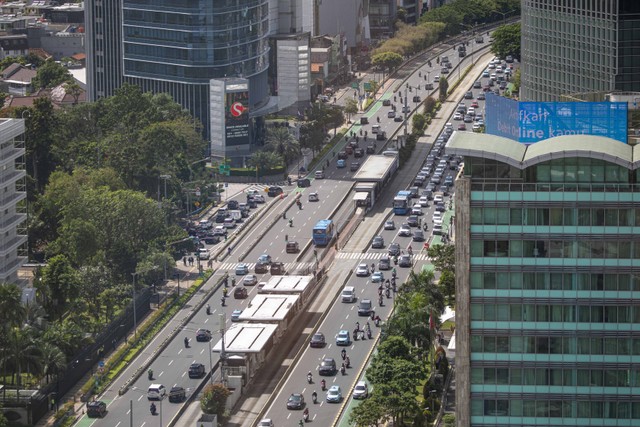 Suasana Lalu lintas di Jalan Sudirman - MH. Thamrin di Jakarta. Foto: Aditia Noviansyah/kumparan