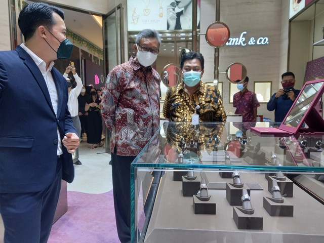 Dua merek perhiasan ternama The Palace Jeweler dan Fank & Co hadir di Solo Paragon Mall, Solo