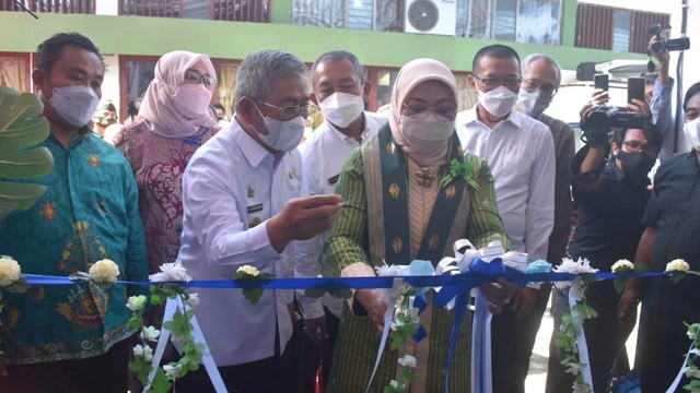 Menteri Tenaga Kerja Ida Fauziyah saat berkunjung ke Polewali Mandar, Sulawesi Barat. Foto: Dok. Pemprov Sulbar