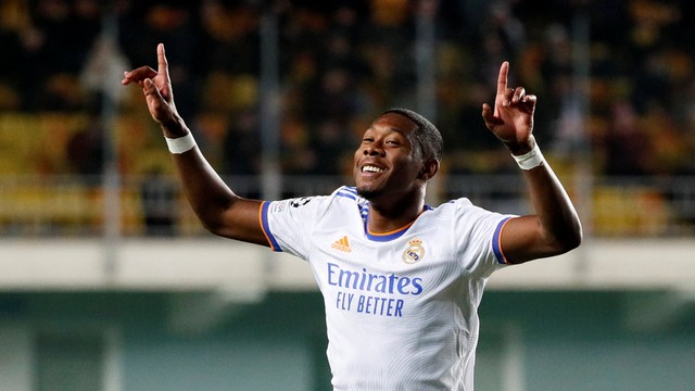 Selebrasi pemain Real Madrid David Alaba usai mencetak gol ke gawang Sheriff Tiraspol pada pertandingan Grup D Liga Champions di Bolshaya Sportivnaya Arena, Tiraspol, Moldova. Foto: Gleb Garanich/REUTERS