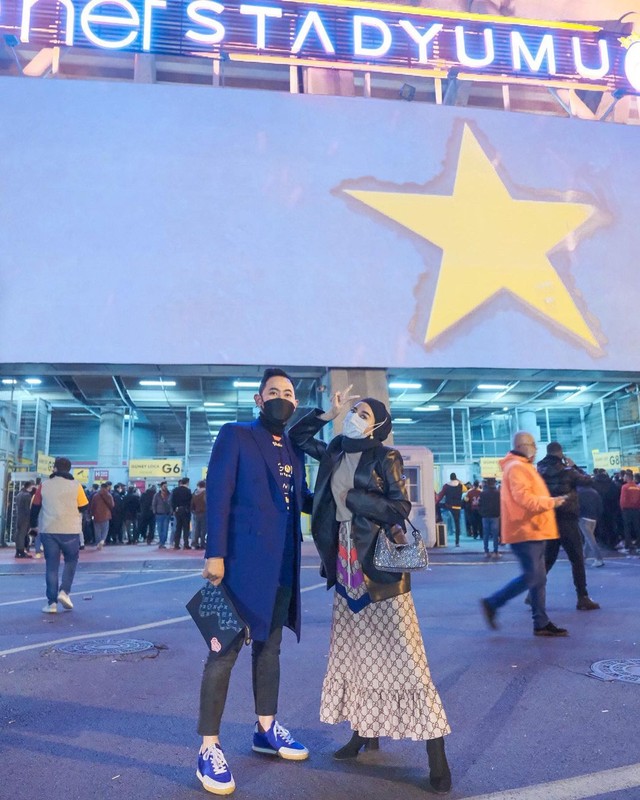 Potret liburan Gilang Widya Pramana dan istri di Nef Stadium Foto: Instagram @juragan_99