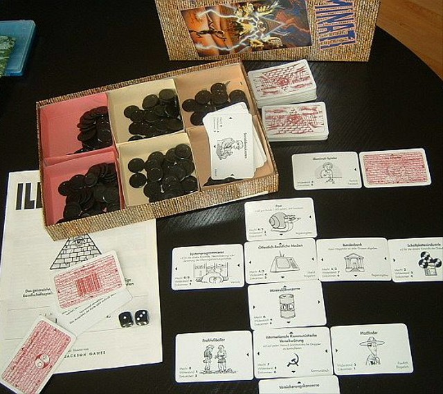 Komponen Illuminati Card Game. Foto: Wikipedia/Peng
