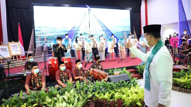 Anies di Hari Guru: Jika Mengajar Sepenuh Hati, Tak Ada Teknologi yang Gantikan (94102)