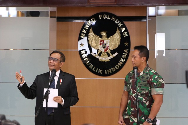 Menko Polhukam Mahfud MD menerima kunjungan Panglima TNI Jenderal Andika Perkasa. Foto: Humas Kemenko Polhukam