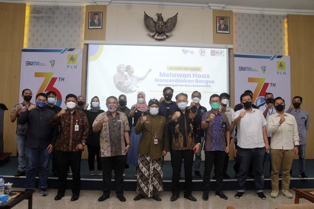 Pemberangkatan Jurnalis Mengajar, di Kantor PLN UP3 Malang, pada Kamis (25/11/2021). Foto: Rubianto