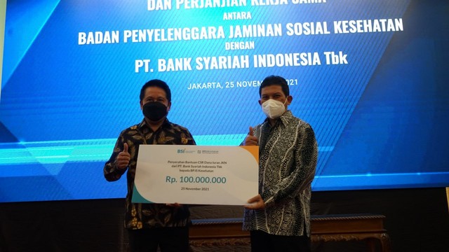 BPJS Kesehatan kembali menggandeng mitra perbankan, yakni Bank Syariah Indonesia (BSI), dalam implentasi pembiayaan SIF melalui penandatanganan nota kesepahaman dan perjanjian kerja sama, Kamis (25/11). Foto: BPJS Kesehatan