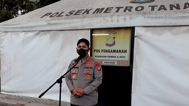 Kabid Humas Polda Metro Jaya Kombes Pol Endra Zulpan melakukan konferensi pers setelah demo ormas Pemuda Pancasila di Gedung DPR, Jakarta, Kamis (25/11). Foto: Jacko Ryan/kumparan