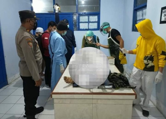 Proses visum korban di Rumah Sakit Jaraga Sasameh Buntok.