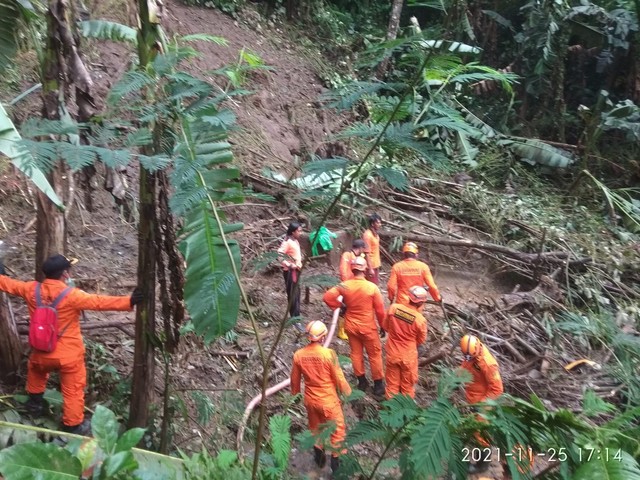 Tim SAR Gabungan Lakukan Pencarian 1 Korban Tanah Longsor di Gianyar, Bali 