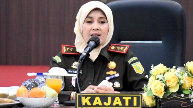 Kajati Jatim Mia Amiati. Foto: Facebook/Kejati Riau