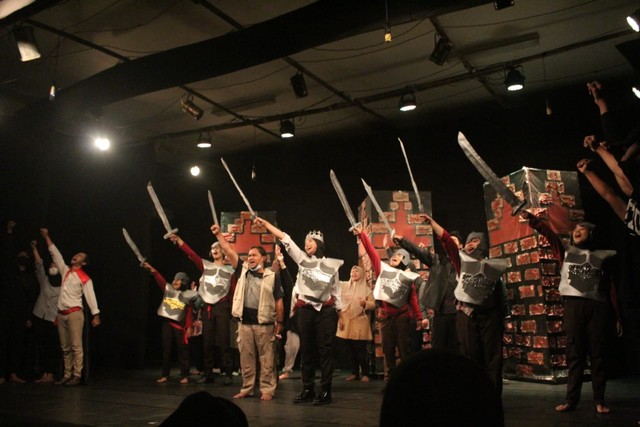 Kegiatan pementasan Macbeth dalam Pestarama 6 PBSI UIN Syarif Hidayatullah Jakarta. Foto: Dok. Pestarama 6.