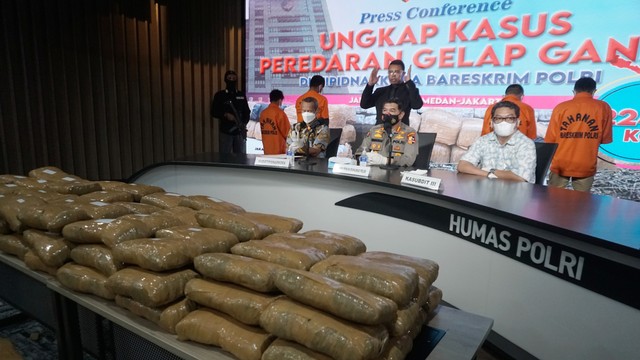 Polri Ungkap Peredaran Ganja 224 kg Jaringan Aceh-Medan-Jakarta, 4 Orang Dibekuk (17875)