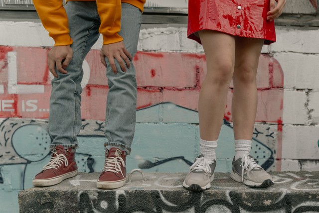 5 Cara Mengatasi Sepatu Kebesaran agar Lebih Nyaman Dipakai (24052)