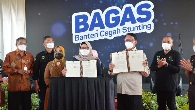 Penandatanganan Nota Kesepakatan antara BPJS Kesehatan dengan Pemerintah Provinsi Banten tentang Optimalisasi Penyelenggaraan Program JKN-KIS, Kamis (25/11). Foto: BPJS Kesehatan