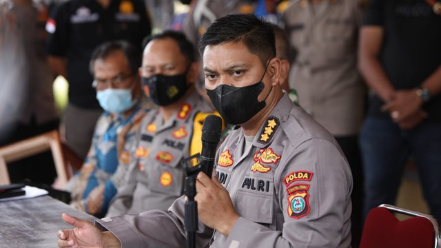 Kabid Humas Polda Sumut Kombes Pol Hadi Wahyudi saat memaparkan kasus kericuhan Pilkades di Dairi Foto: Dok. Istimewa