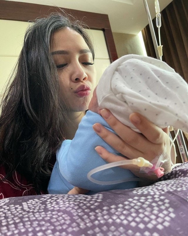Nagita Slavina dikaruniai anak kedua. Foto: Instagram/@raffinagita1717