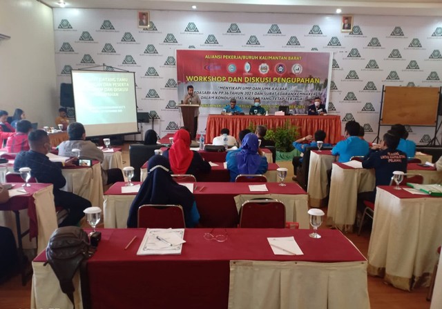 Workshop pengupahan dan sosialisai UMP Tahun 2022 di Hotel Kapuas Dharma Pontianak. Foto: Teri/Hi!Pontianak
