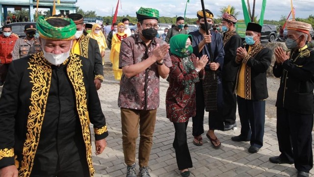 Mendes PDTT Abdul Halim Iskandar mengunjungi Desa Salimbatu, Kabupaten Bulungan, Kalimantan Utara pada Jumat (26/11). Foto: Kemendes PDTT