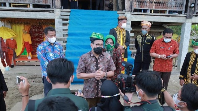 Mendes PDTT Abdul Halim Iskandar mengunjungi Desa Salimbatu, Kabupaten Bulungan, Kalimantan Utara pada Jumat (26/11). Foto: Kemendes PDTT