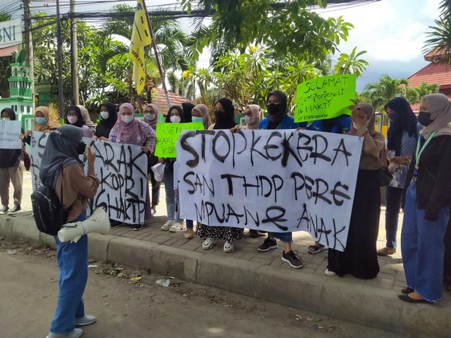 Korps PMII Putri Universitas Sultan Ageng Tirtayasa melakukan aksi refleksi dalam rangka memperingati 16 Hari Anti Kekerasan Seksual Terhadap Anak (Dokumen pribadi)