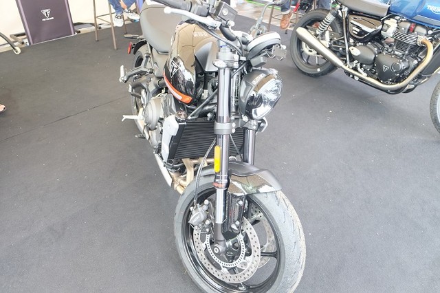 Triumph Trident Meluncur di IIMS Motobike 2021, Harganya Setara Veloz Baru (7530)