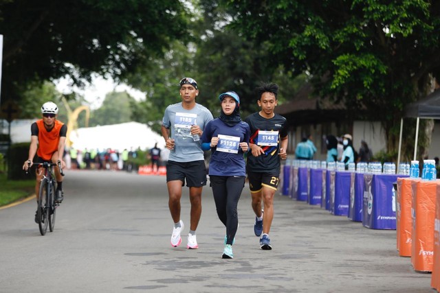 Siti Atiqoh Supriyanti, istri dari Gubernur Jawa Tengah Ganjar Pranowo, saat di Borobudur Marathon 2021. Foto: Dok. Istimewa