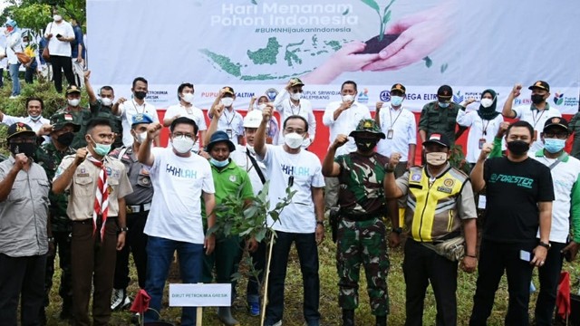 Petrokimia Gresik Tanam 12 Ribu Bibit Pohon di Lahan Bekas Longsor Kota Batu (134018)