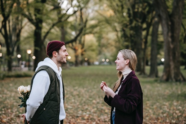 Ilustrasi zodiak saat PDKT. Foto: Pexels.