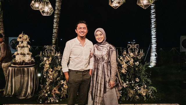 Ananda Omesh bersama istri, Dian Ayu Lestari. Foto: Instagram/@omeshomesh