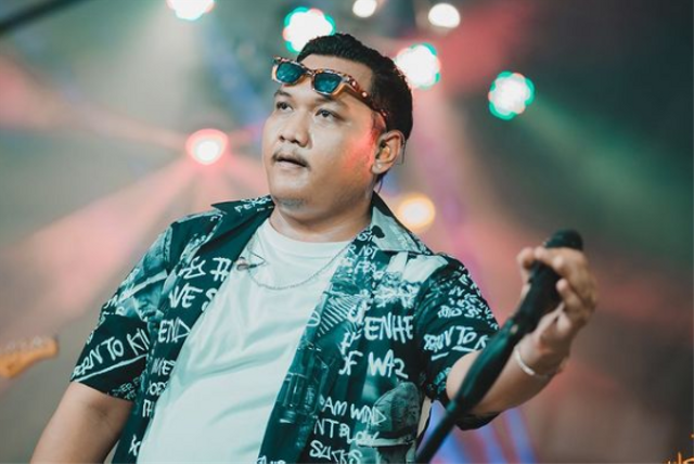 Lirik lagu Rungokno Aku - Ndarboy Genk ft. Deny Caknan Foto: Instagram @/ndarboy_genk