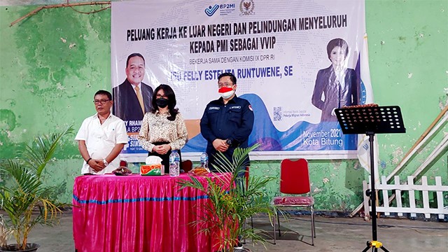 Kegiatan sosialisasi tentang pekerja Migran untuk warga di Kota Bitung, yang digelar BP2MI dan Ketua Komisi IX DPR RI, Felly Estelita Runtuwene.