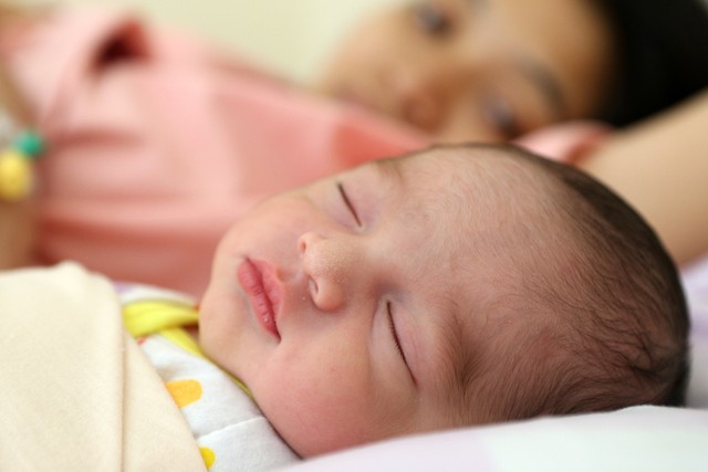Ilustrasi jam tidur bayi baru lahir. Foto: Shutterstock