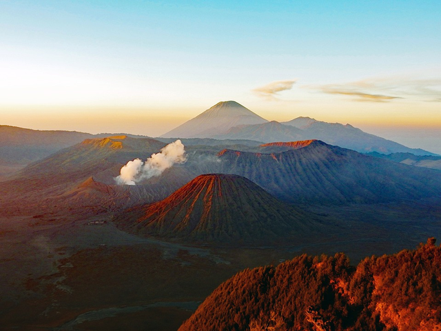  Mengapa  di  Indonesia  Terdapat Banyak Jajaran Gunung Berapi 