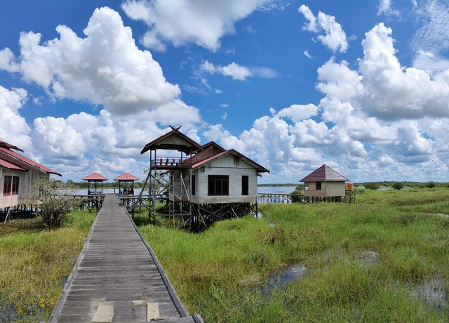 Objek wisata alam Danau Bulat yang terletak di Desa Jahanjang, Kecamatan Kamipang, Kabupaten Katingan. Foto: Intishar Dinia Afifah.