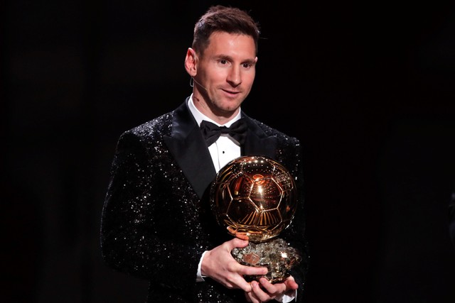Lionel Messi meraih penghargaan Ballon d'Or di Theater du Chatelet, Paris, Prancis. Foto: Benoit Tessier/REUTERS