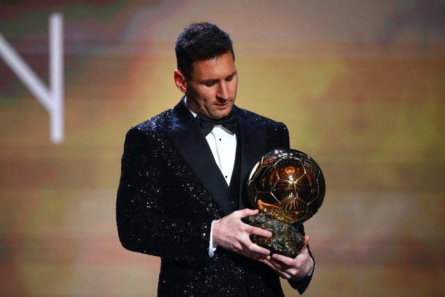 Lionel Messi meraih penghargaan Ballon d'Or di Theater du Chatelet, Paris, Prancis. Foto: FRANCK FIFE / AFP