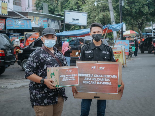 Aksi Galang donasi di Taman Patung Burung 