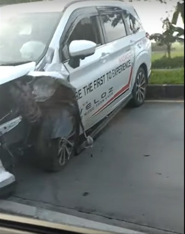 Viral Kecelakaan Pertama All New Toyota Veloz, Bodi Depan Ringsek (118563)
