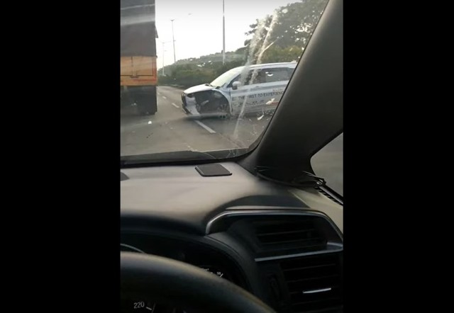 Viral Kecelakaan Pertama All New Toyota Veloz, Bodi Depan Ringsek (118561)