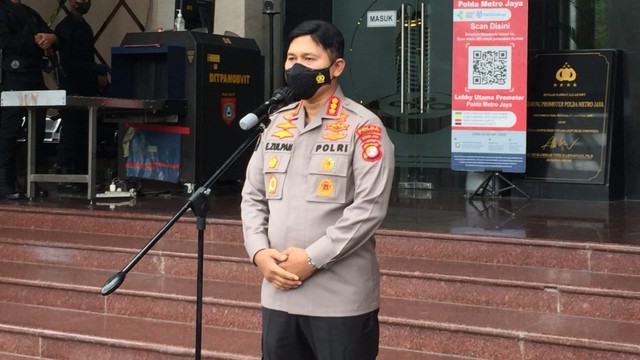 Kombes Pol Endra Zulpan saat menyampaikan apresiasinya terkait Reuni 212 yang batal digelar di Jakarta, Selasa (30/11). Foto: Jonathan Devin/kumparan