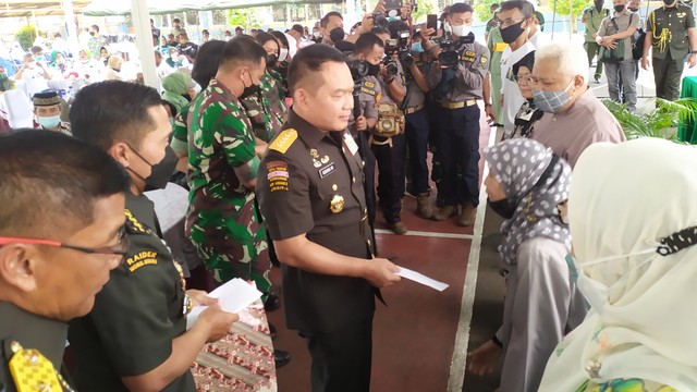 Kepala Staf Angkatan Darat (KSAD) Jenderal Dudung Abdurachman berkunjung SMP Kartika XIX di Jalan Sumbawa, Kota Bandung, Selasa (30/11). Foto: Rachmadi Rasyad/kumparan