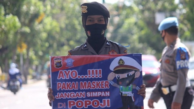 Ditlantas Polda Gorontalo lagi gencar melakukan operasi pengendara yang belum divaksin. Selasa, (30/11). Foto: Dok TribrataNews