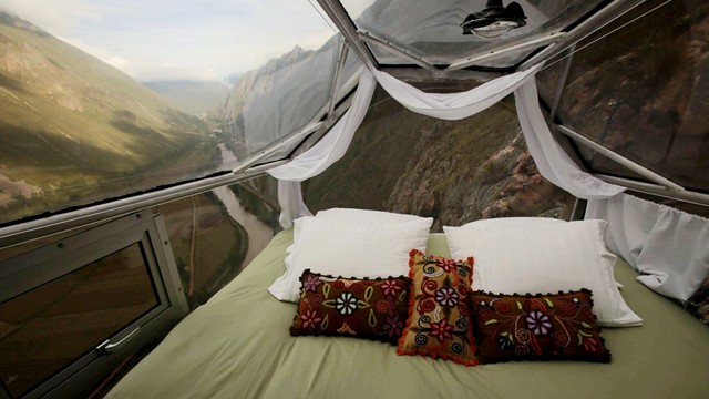 Skylodge Adventure, hotel yang menggantung di Pegunungan Sacred, Peru.
Foto: Natura Vive