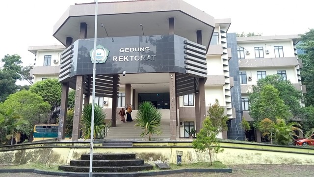 Rektorat Unkhair. Foto: Rian Hidayat Husni/cermat-JMG