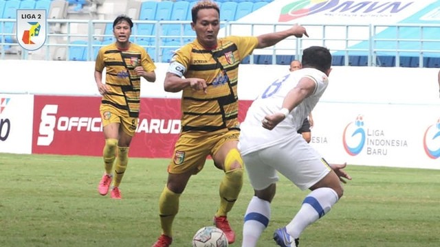 Pertandingan Liga 2 antara Mitra Kukar vs Persiba Balikpapan, Rabu (1/12). Foto: Instagram/@mitrakukarfc.official