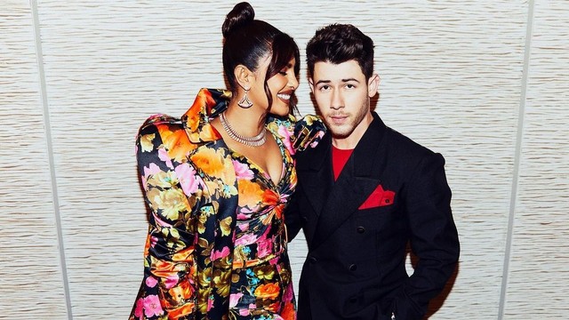 Priyanka Chopra & Nick Jonas Pamer Kemesraan di British Fashion Awards 2021 Foto: Instagram @priyankachopra