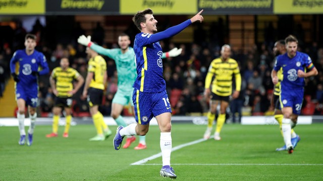 Selebrasi pemain Chelsea Mason Mount usai mencetak gol ke gawang Watford pada pertandingan lanjutan Liga  Inggris di Stadion Vicarage Road, Watford, Inggris.  Foto: Paul Childs/REUTERS